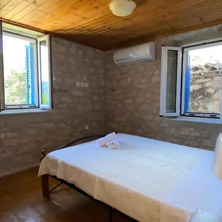 Soldatos Stone House Lägenhet *